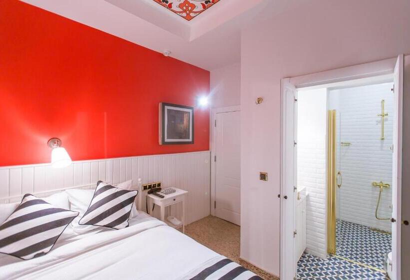 이코노미 룸, Araf