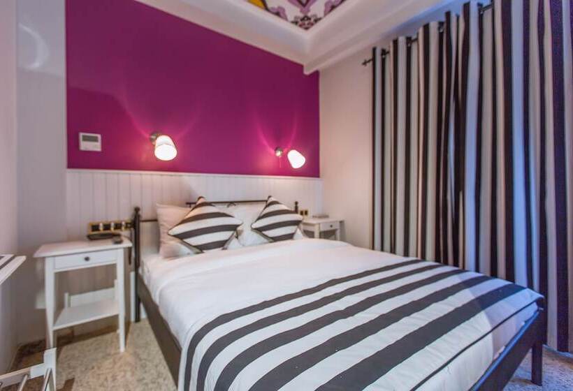 이코노미 룸, Araf