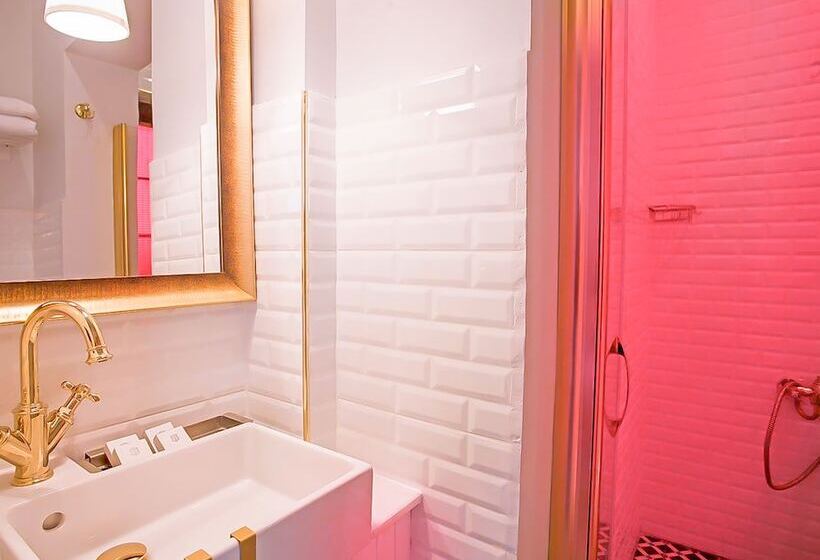 이코노미 룸, Araf