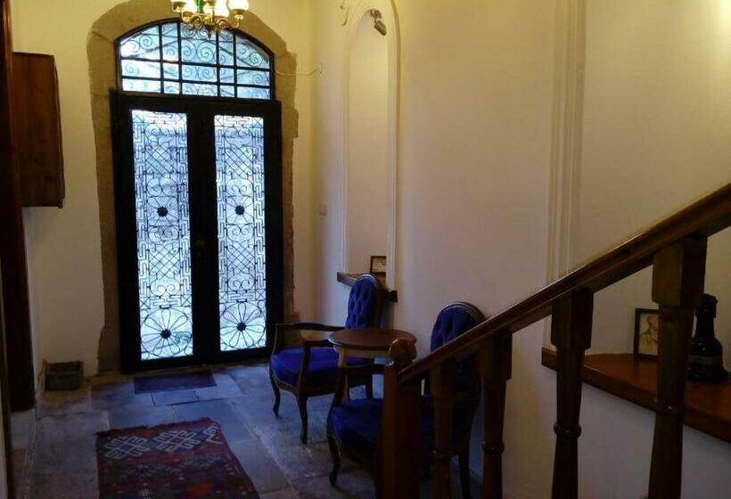 غرفة قياسية مطلّة علي الحديقة, Aristonicus Boutique