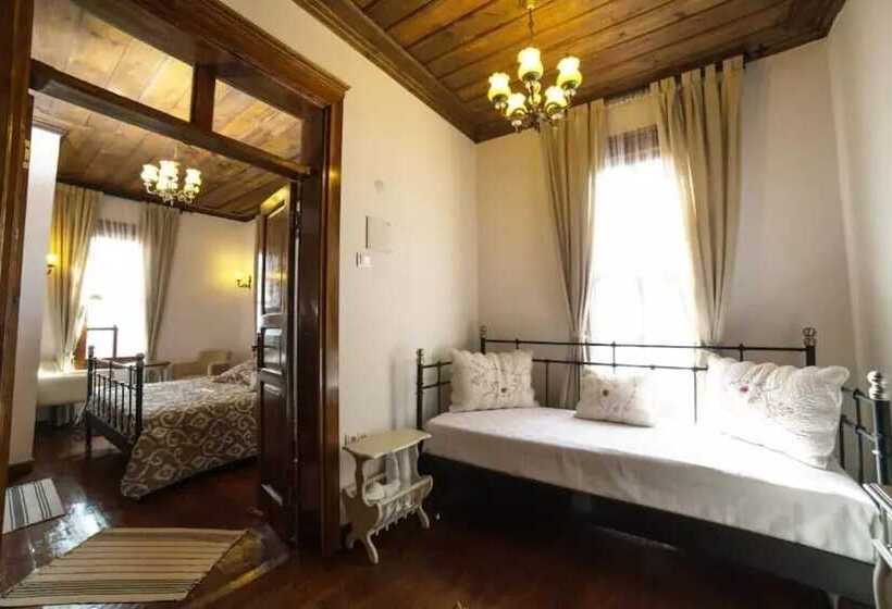 جناح ديلوكس, Aristonicus Boutique