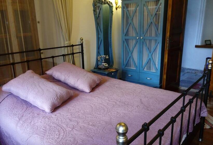 جناح ديلوكس, Aristonicus Boutique