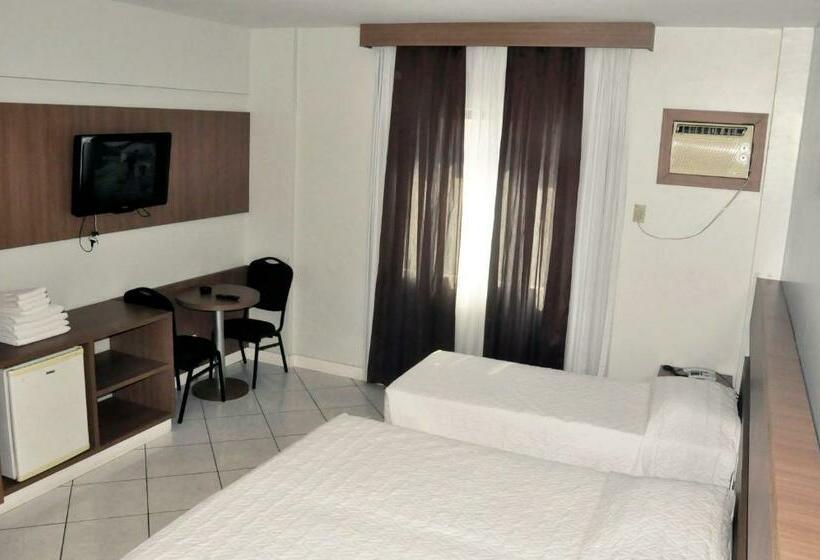 اتاق لوکس سه تخته, Das Americas