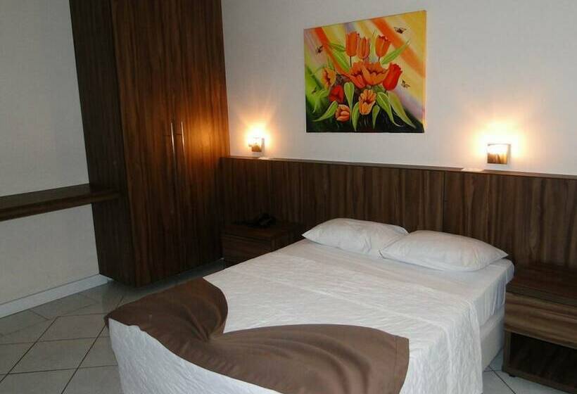 اتاق لوکس, Das Americas