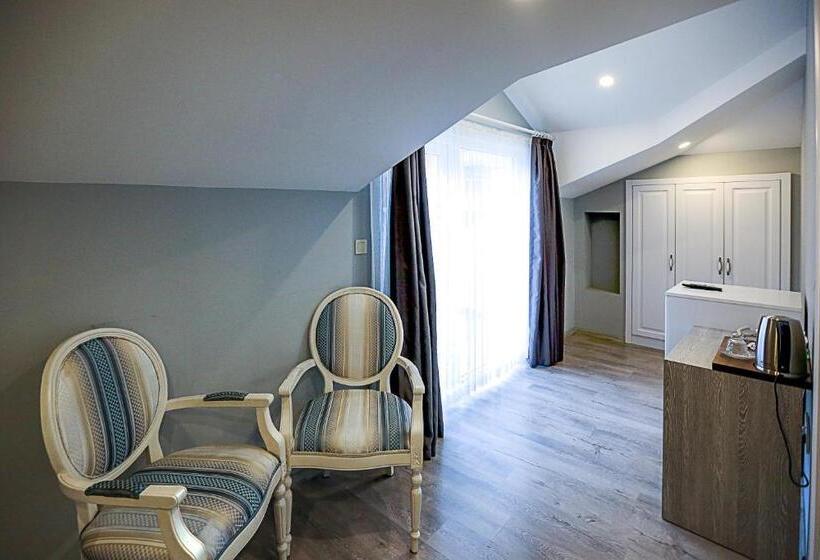 اتاق استاندارد با بالکن, Doa Suite