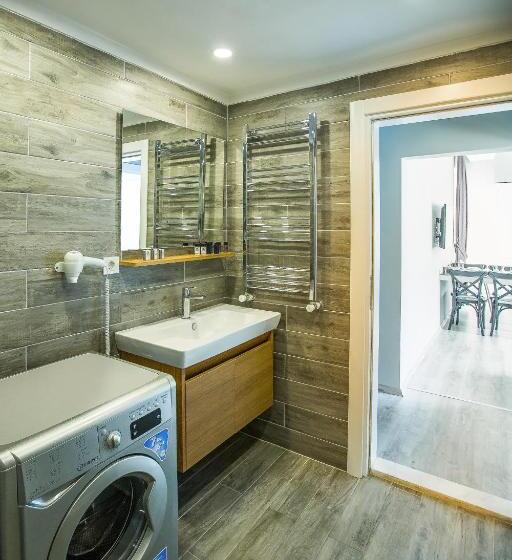 اتاق استاندارد سه نفره, Doa Suite