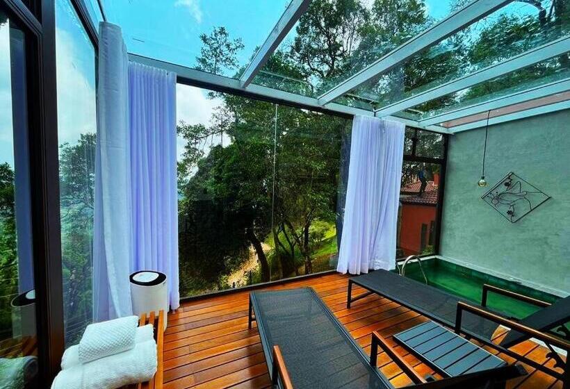 Suíte com Piscina, Kuriuwa