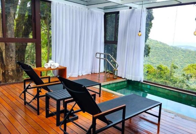 Люкс с Бассейном, Kuriuwa