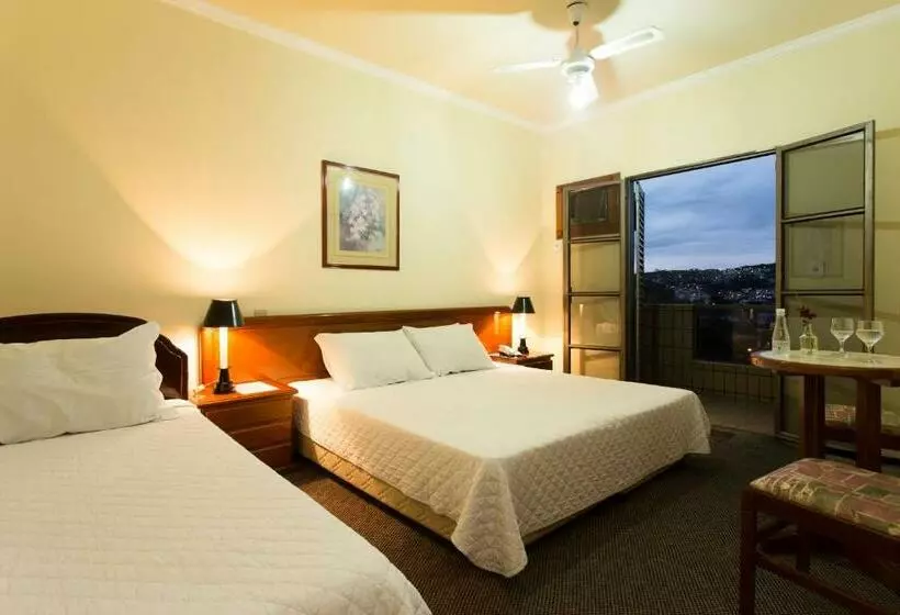 Chambre Triple Deluxe, Lopes Caxambu