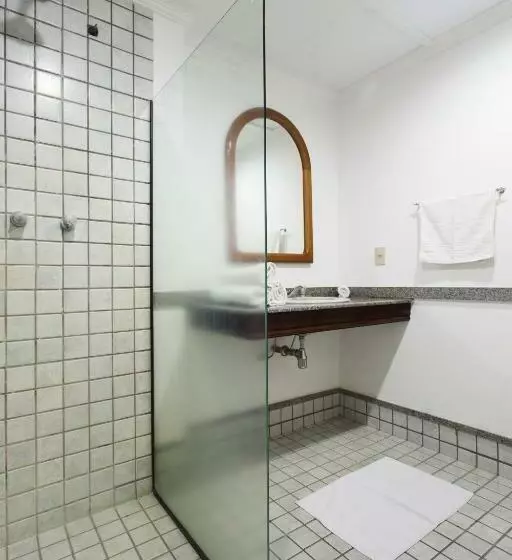 Chambre Triple Deluxe, Lopes Caxambu