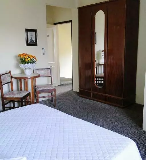Chambre Triple Deluxe, Lopes Caxambu