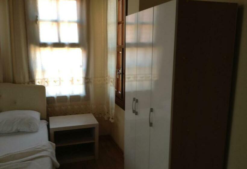 اتاق استاندارد یک نفره, Munchen Pension