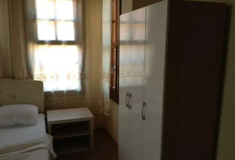 اتاق استاندارد یک نفره, Munchen Pension