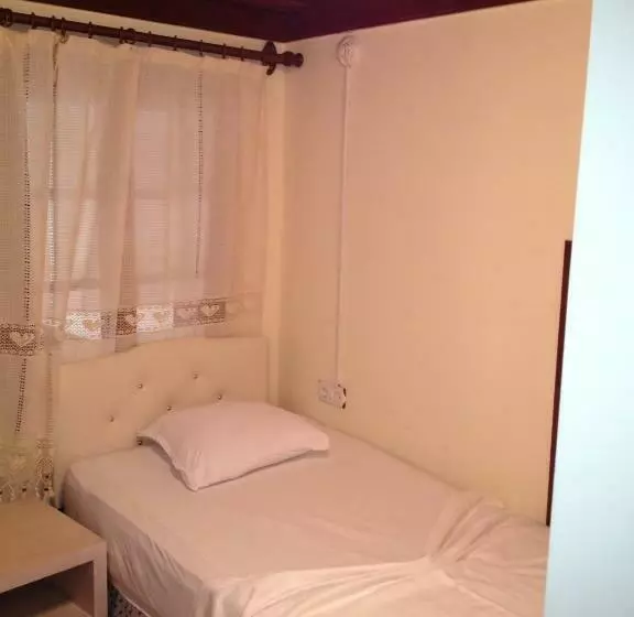 اتاق استاندارد یک نفره, Munchen Pension