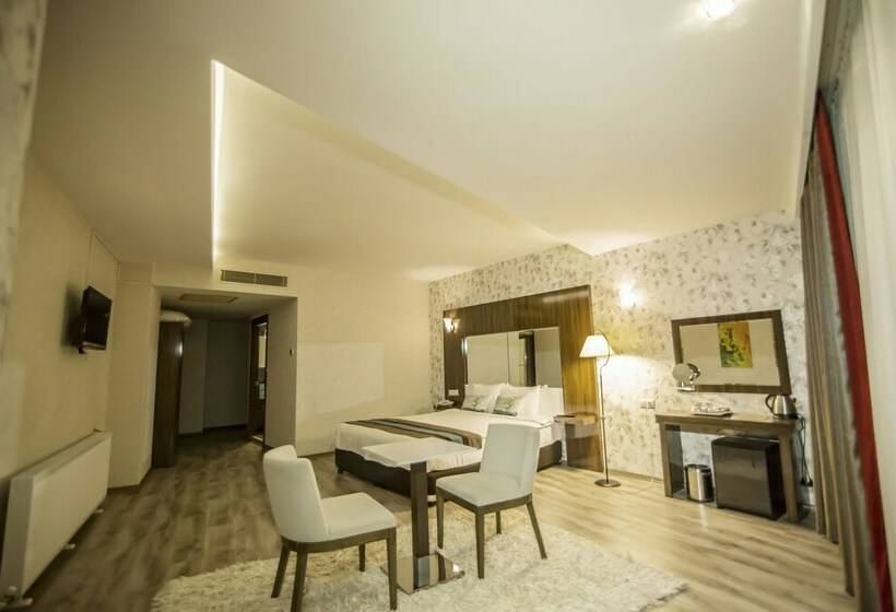 חדר דלוקס, Yucel