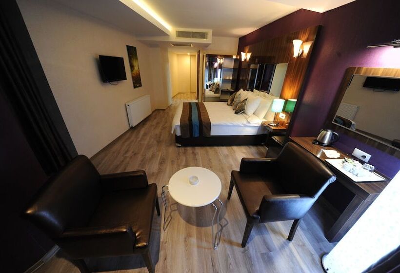 חדר דלוקס, Yucel