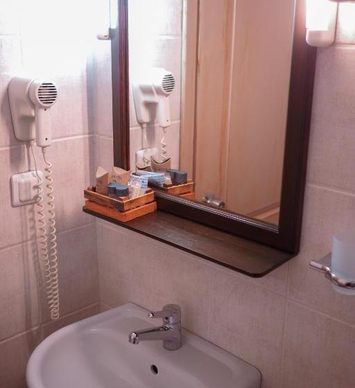 اتاق استاندارد سه نفره, Oya Butik Otel