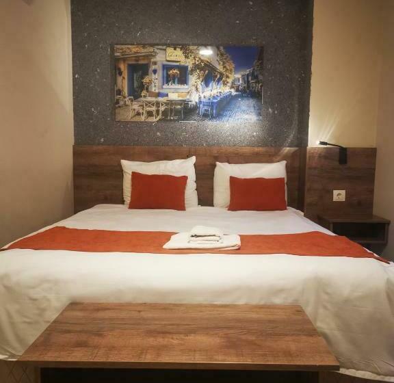 غرفة قياسية مزوَّدة بشُرفة, Ador Troia