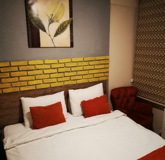 غرفة قياسية فردية, Ador Troia