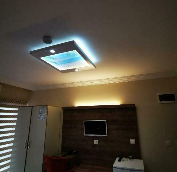 غرفة قياسية مزوَّدة بشُرفة, Ador Troia