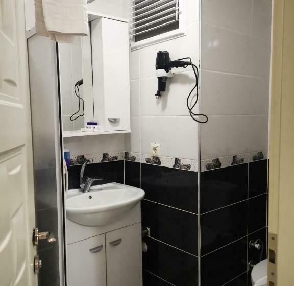 غرفة قياسية مزوَّدة بشُرفة, Ador Troia