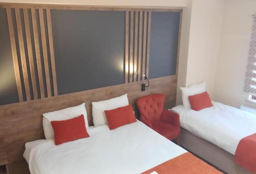 غرفة قياسية مزوَّدة بشُرفة, Ador Troia