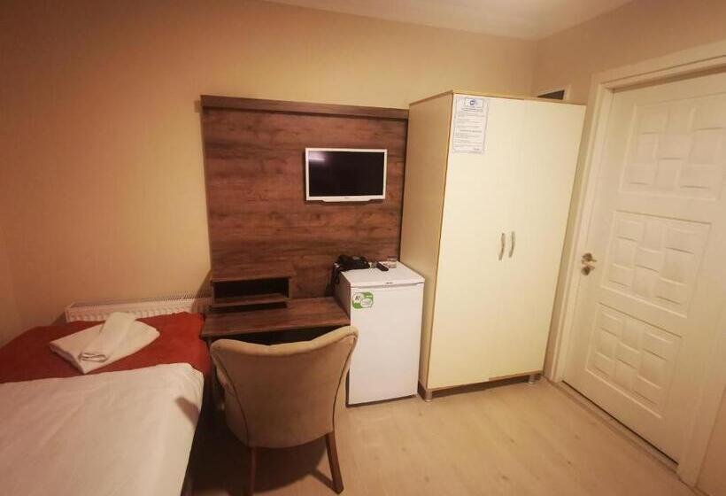 غرفة قياسية ثلاثية, Ador Troia