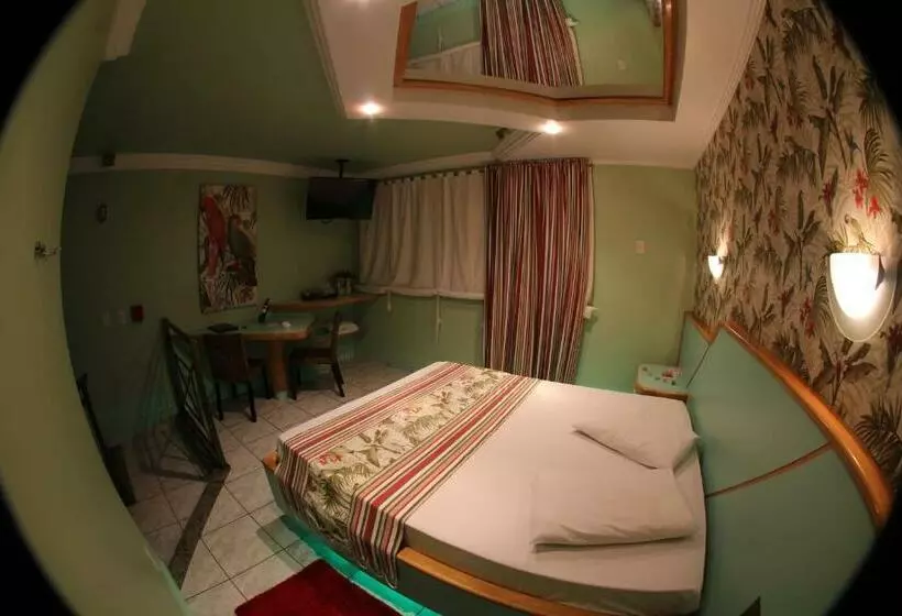 スイート, Xenon Motel