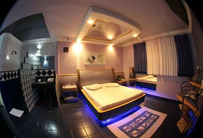 スイート, Xenon Motel