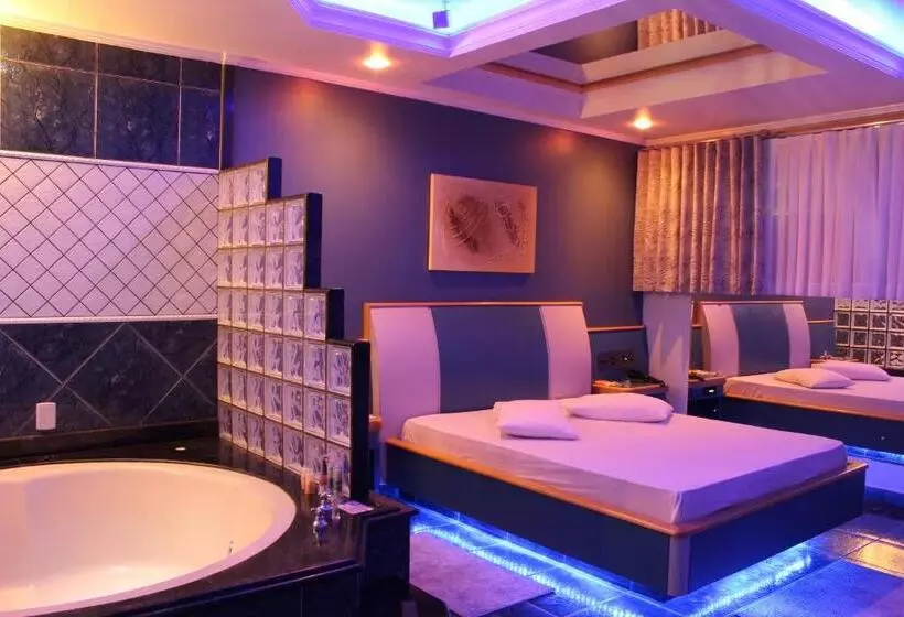 スーペリアースイート, Xenon Motel