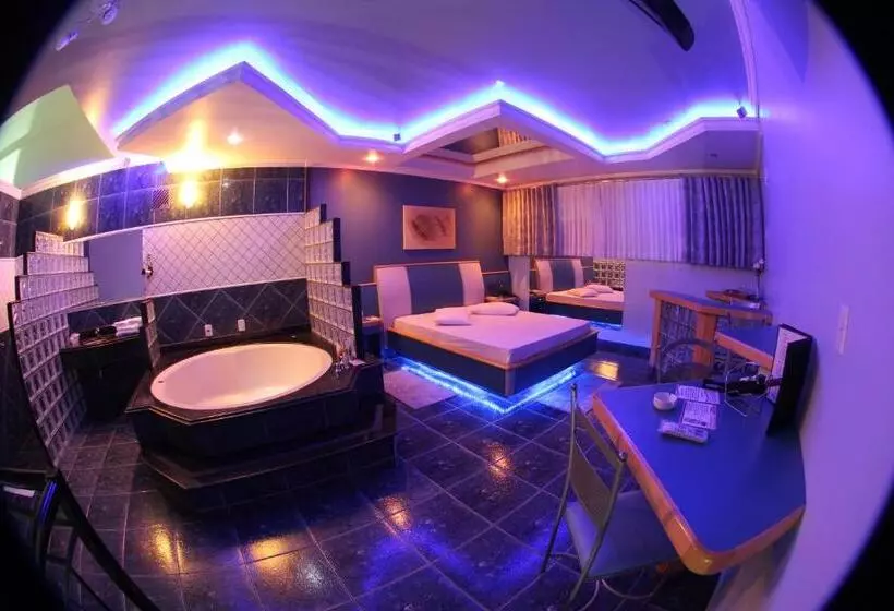 スーペリアースイート, Xenon Motel