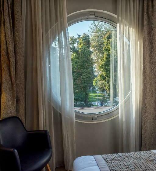 غرفة قياسية فردية, Almina Park