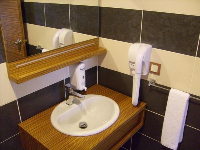 غرفة قياسية, Almina Park