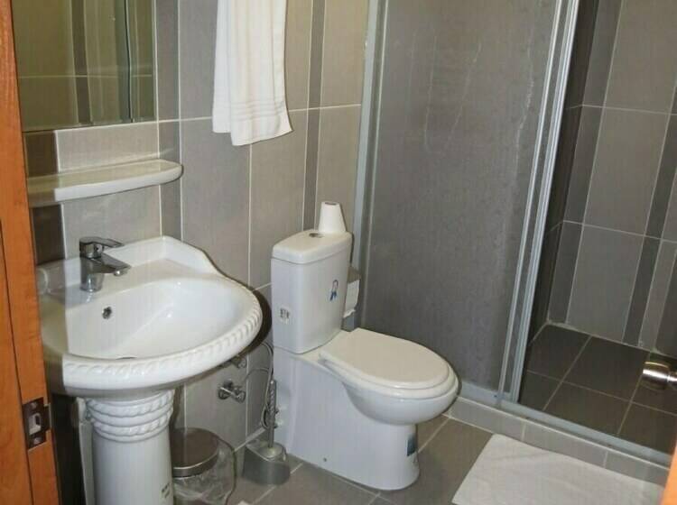 غرفة قياسية فردية, Birlik Sahin