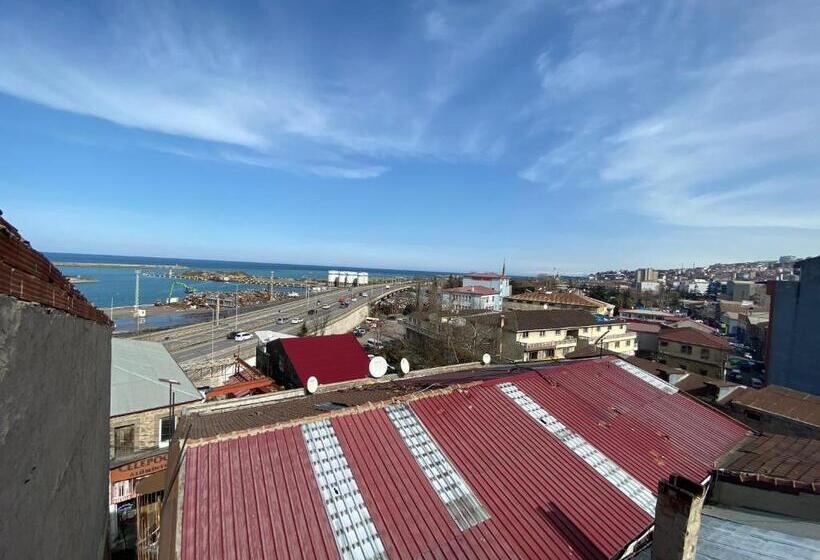 اتاق سه نفره دلوکس با چشم‌انداز دریا, Bordo