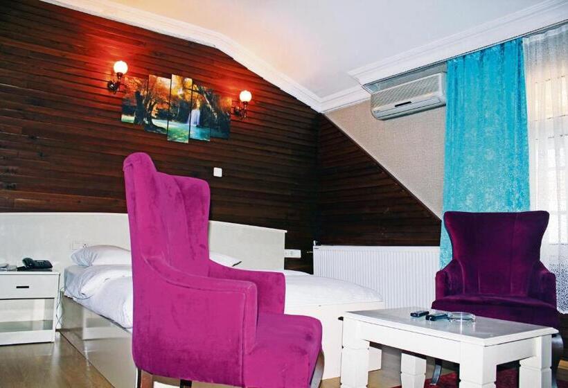 اتاق سه نفره دلوکس با چشم‌انداز دریا, Bordo