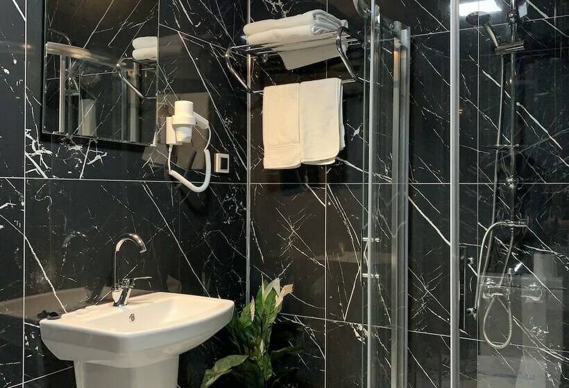 Номер Стандарт Трехместный, Omur