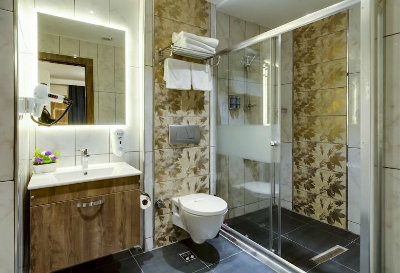 标准间, Park Yalçin