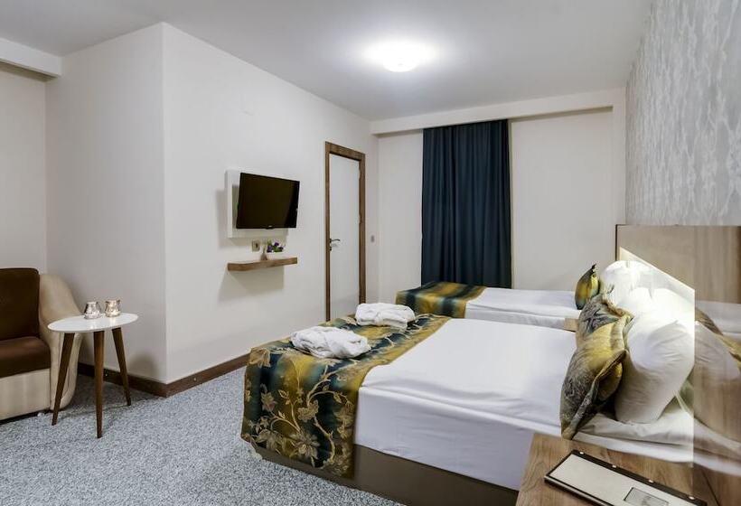 标准间, Park Yalçin