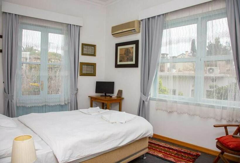 اتاق استاندارد با چشم‌انداز دریا, Villa Tulipan