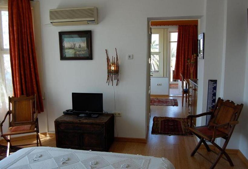 سوییت با چشم‌انداز دریا, Villa Tulipan