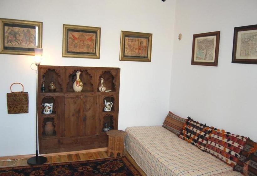 سوئیت با بالکن, Villa Tulipan
