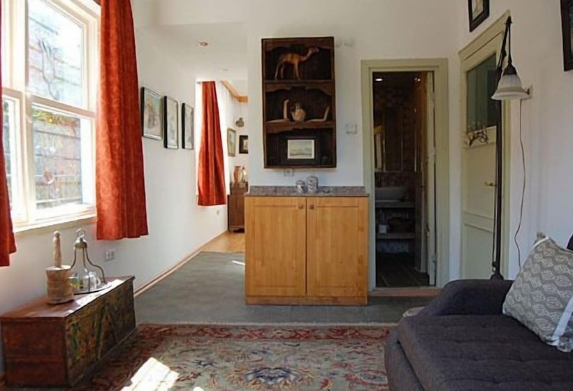 سوییت, Villa Tulipan