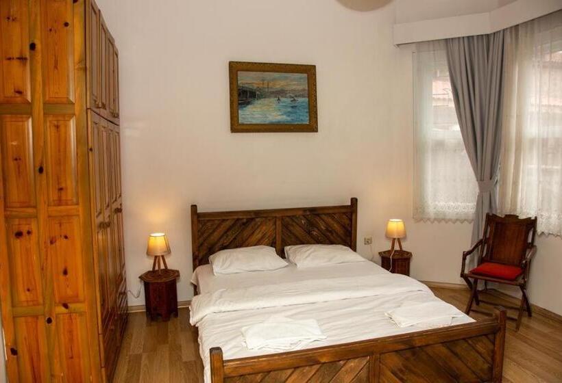 سوئیت با بالکن, Villa Tulipan