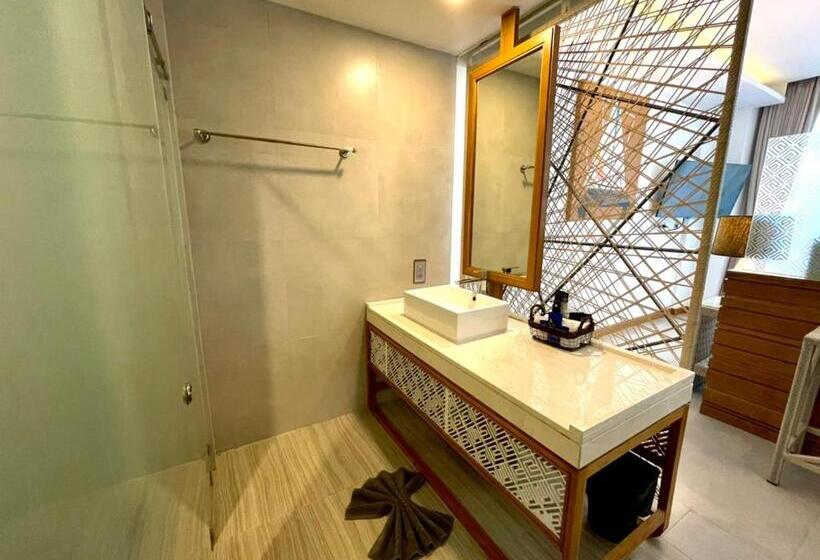 Полулюкс, Beach Walk Boutique Resort
