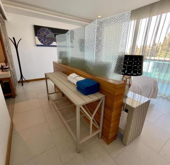 Полулюкс, Beach Walk Boutique Resort