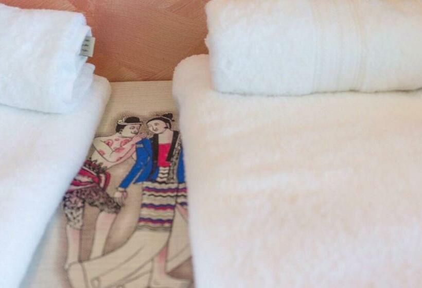 行政三人间, Benya