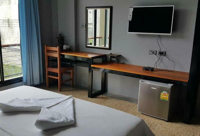 디럭스 룸, Chomtrang