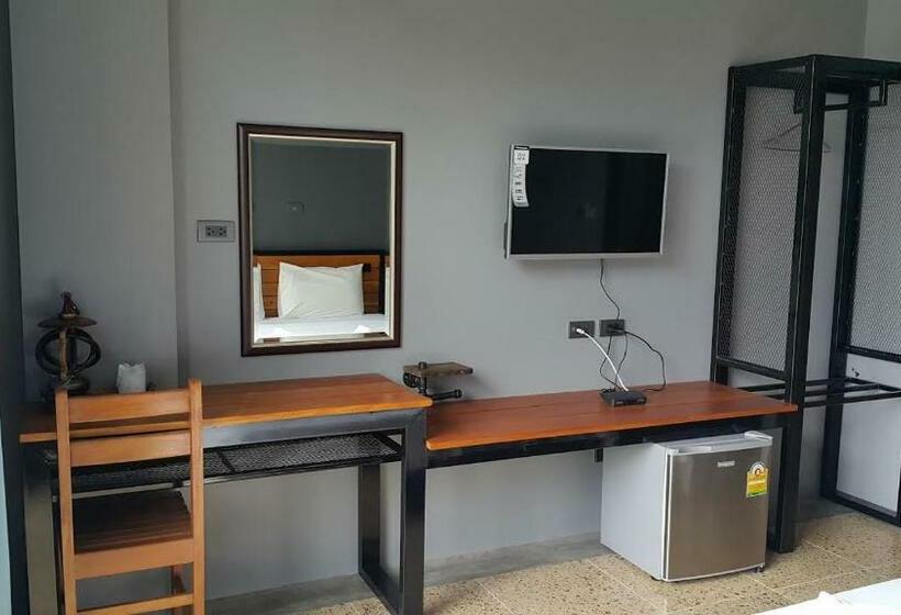 디럭스 룸, Chomtrang