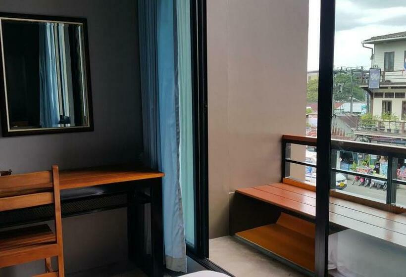 디럭스 룸, Chomtrang